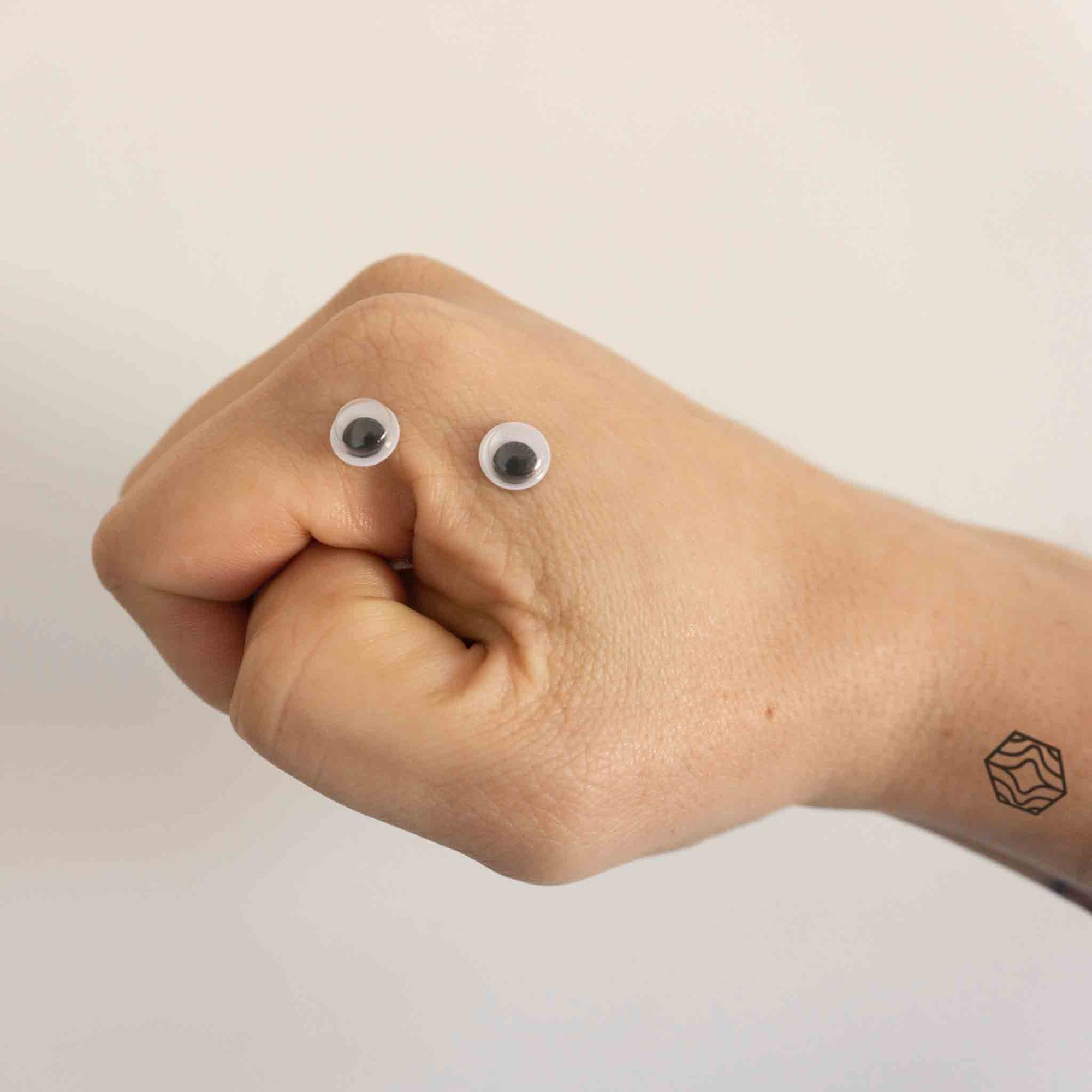 Hand with googly eyes and Play Mindful Mark